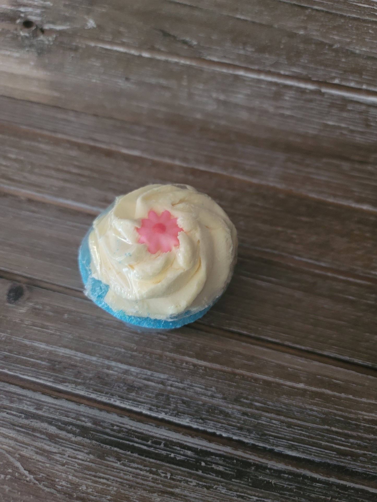 Beach Coconut Cupcake Bath Bomb- 5oz