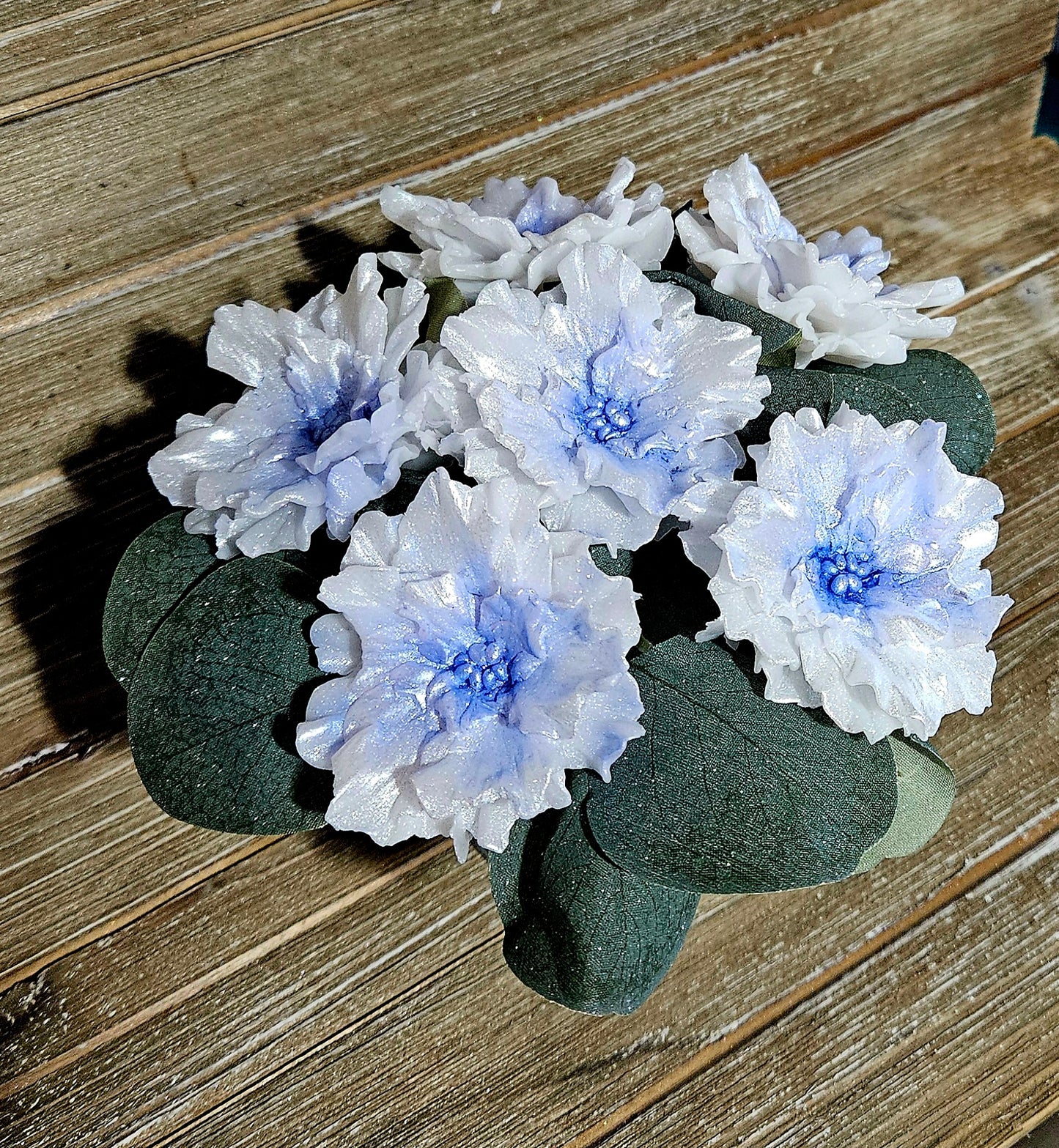African Violet Soap Bouquet, 6 Count White