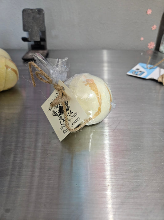 Oats And Honey Bath Bomb 5oz