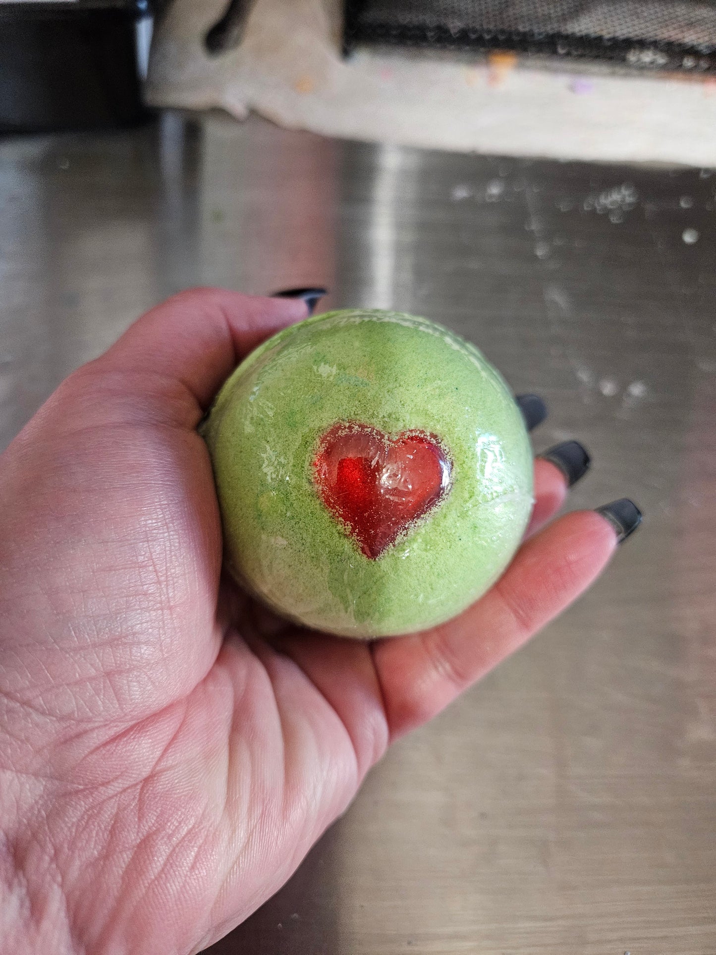 Merry mischief bath bomb