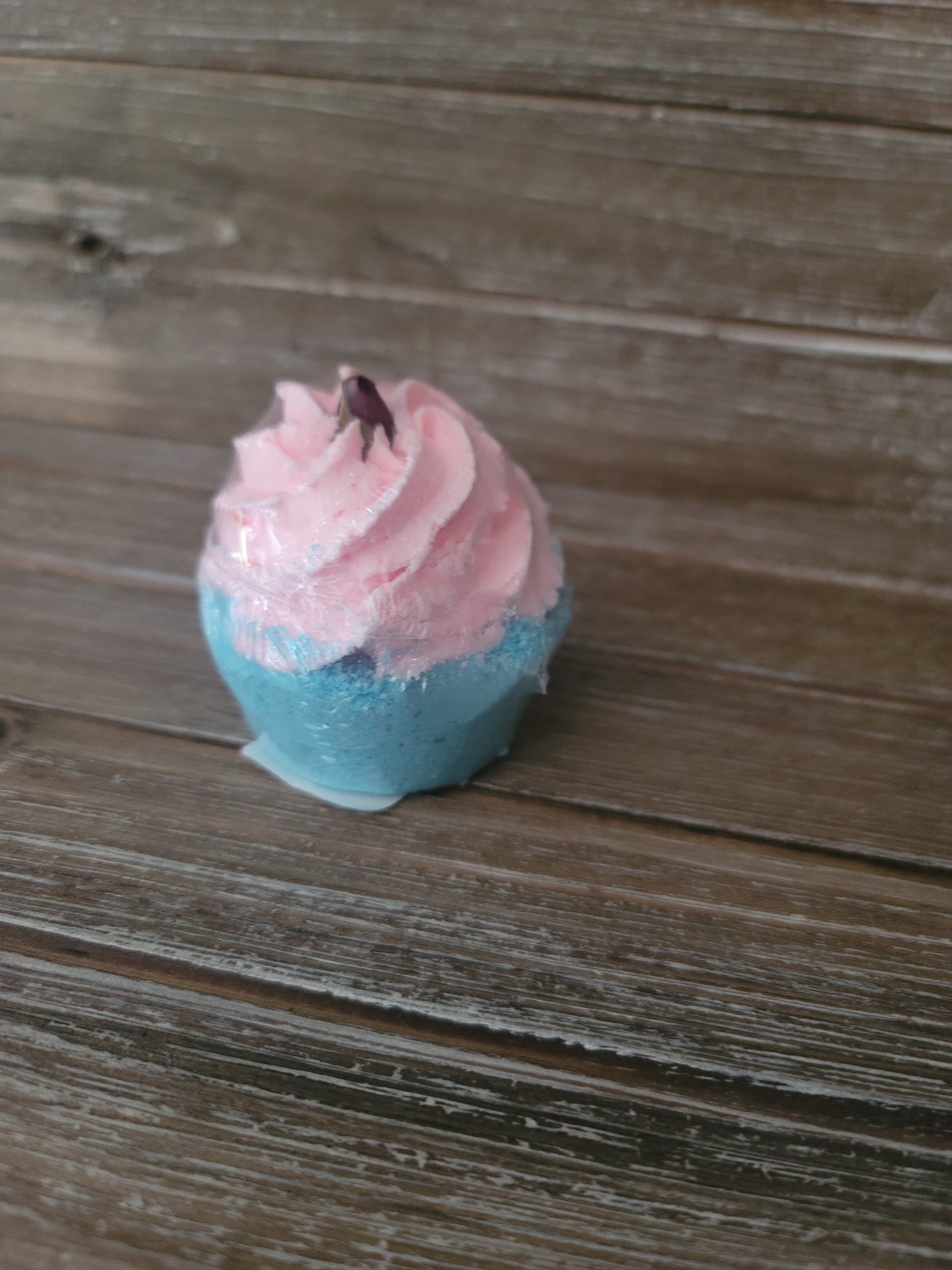 Madly in Love Cupcake Bath Bomb - 5oz