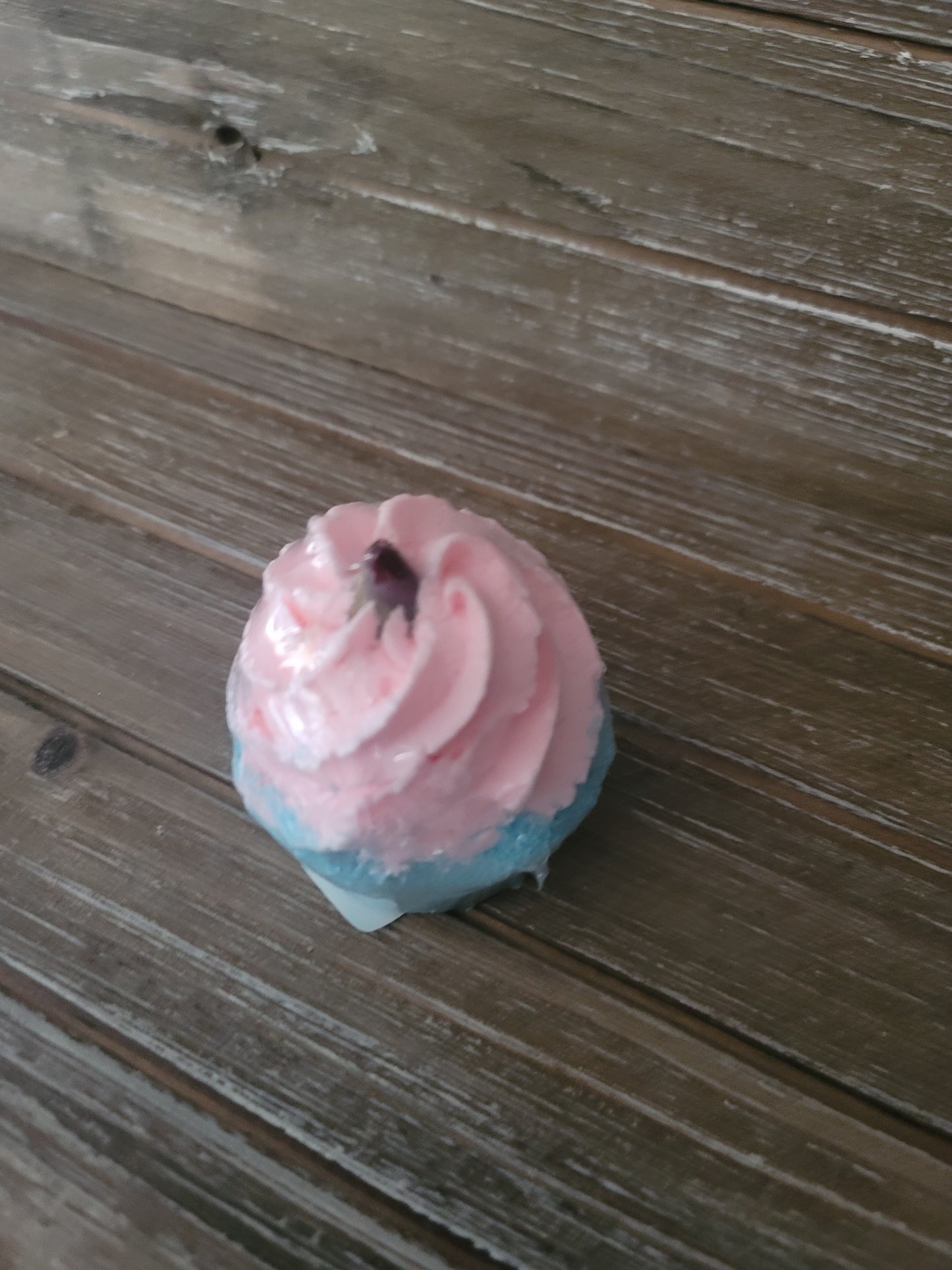 Madly in Love Cupcake Bath Bomb - 5oz