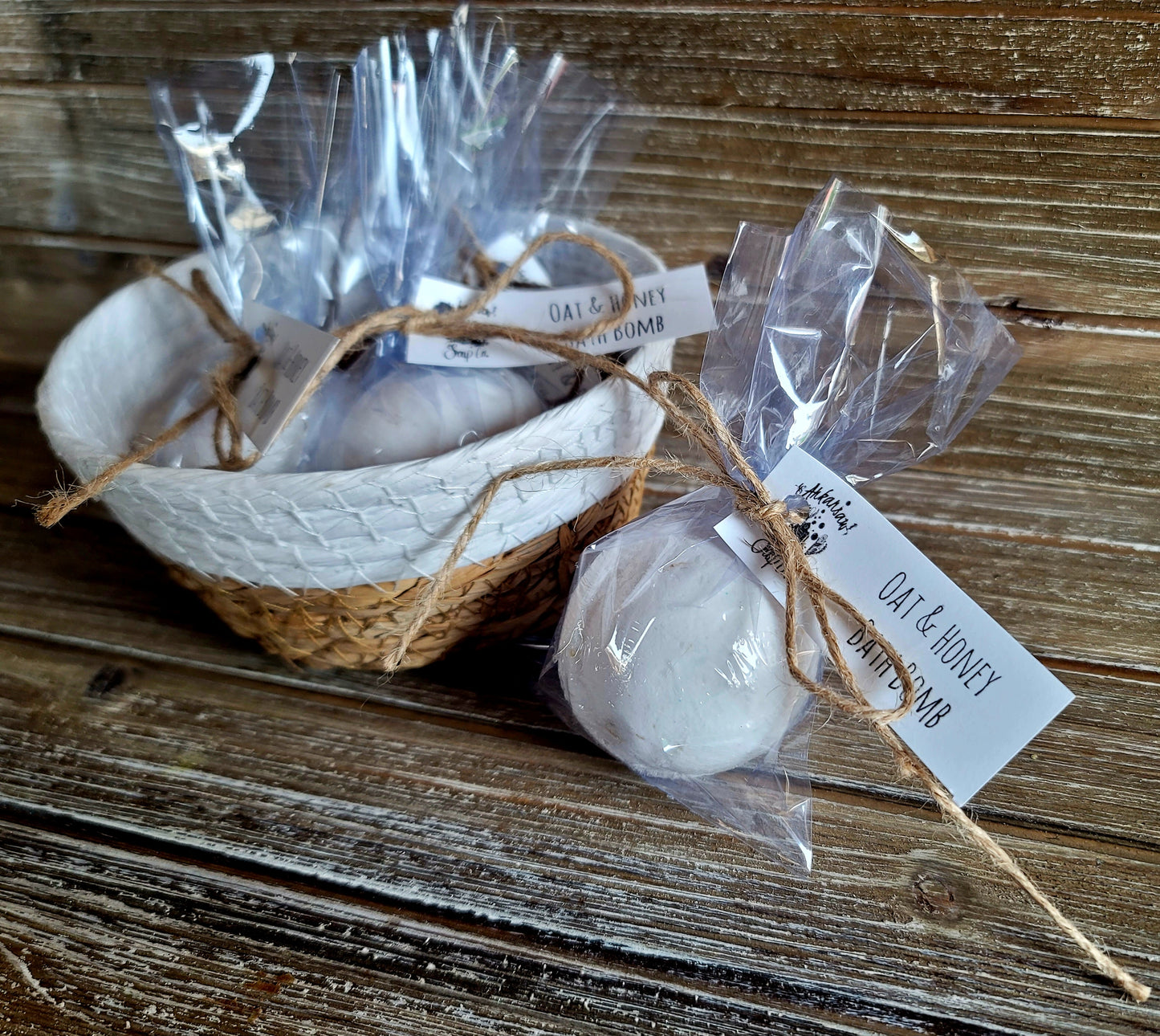 Oat and Honey Bath Bomb-3oz